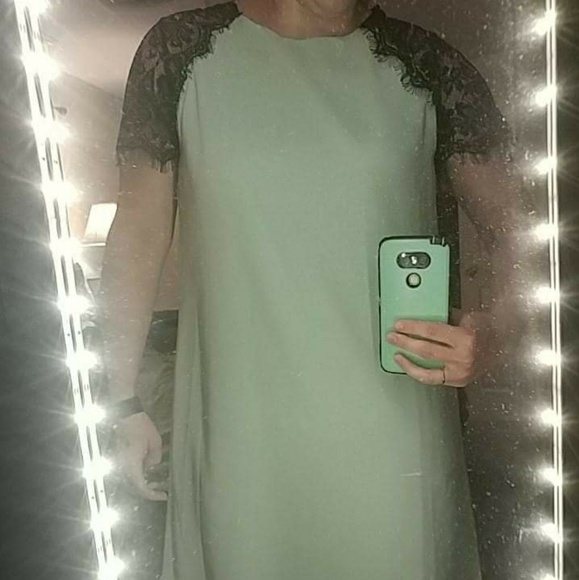 Mint dress with lace sleeves - Picture 3 of 5